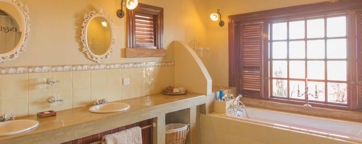 Bathroom example of Stanley Safari Lodge