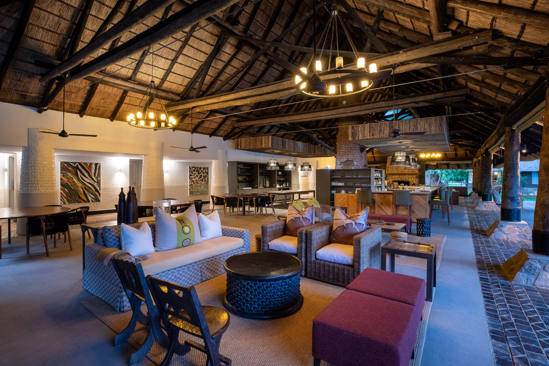 Mfuwe Lodge lounge and dinning